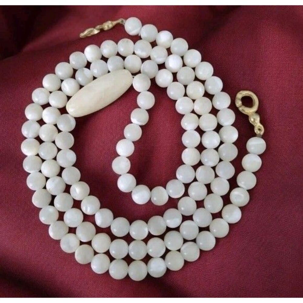 Vintage Mother of Pearl Beaded Necklace 35" with Agate Pendant